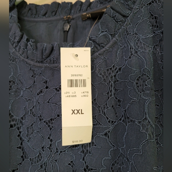 Sleeveless Floral Lace Blouse - Picture 4 of 8